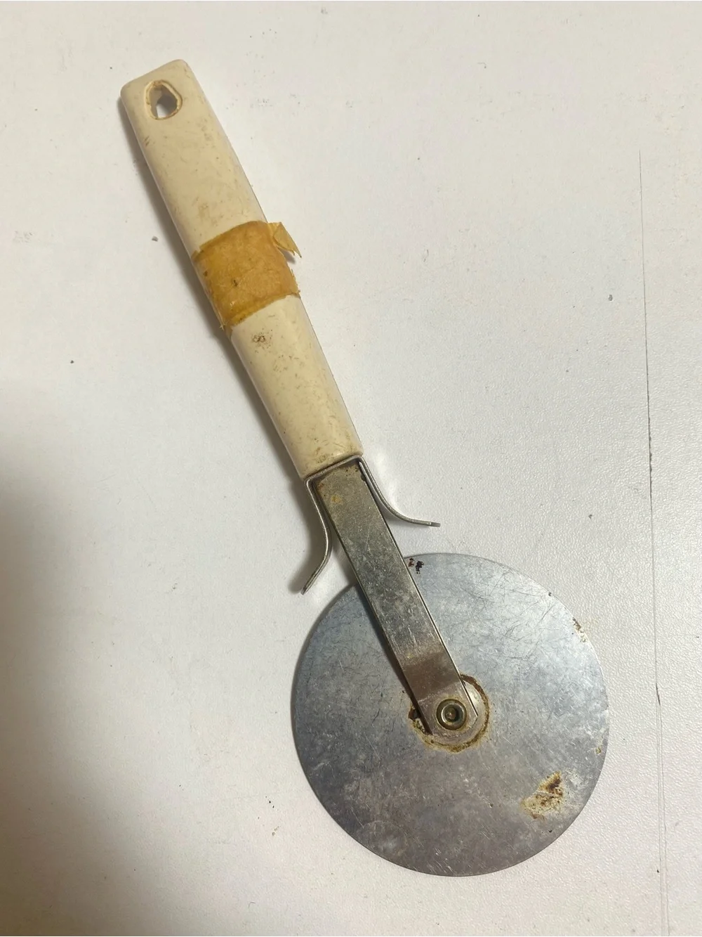 Vintage EKCO USA Pizza Cutter Wheel Ivory Handle 8”